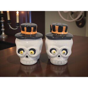 New Circus Skeleton Heads Spooky Salt & Pepper Shakers Salt N Pepper Decor